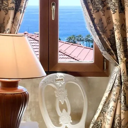 Chateau De La Tour Szálloda Cannes